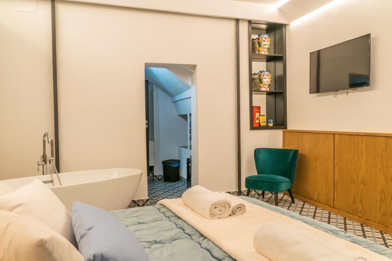 Community Rooms & Wine Фавара Екстериор снимка